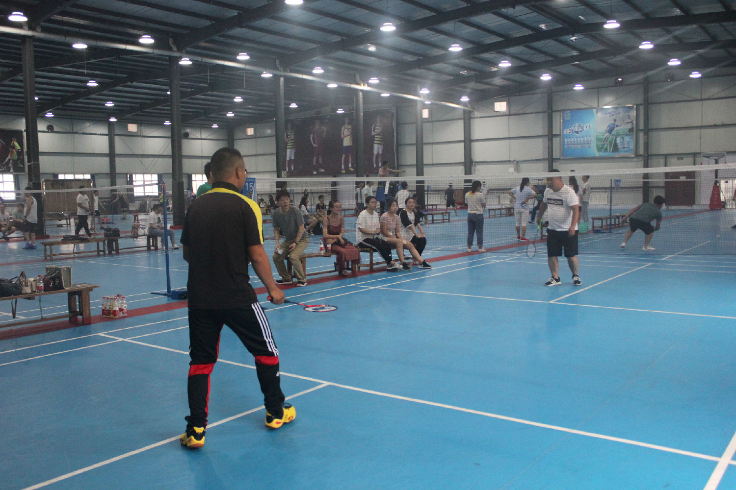 億誠第四屆&ldquo;團(tuán)結(jié)杯&rdquo;羽毛球比賽