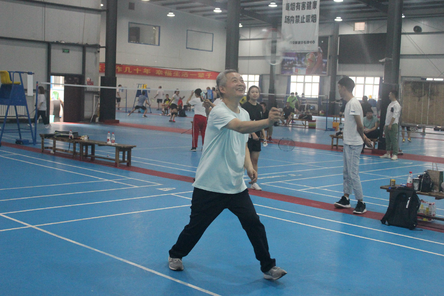 億誠第四屆&ldquo;團(tuán)結(jié)杯&rdquo;羽毛球比賽