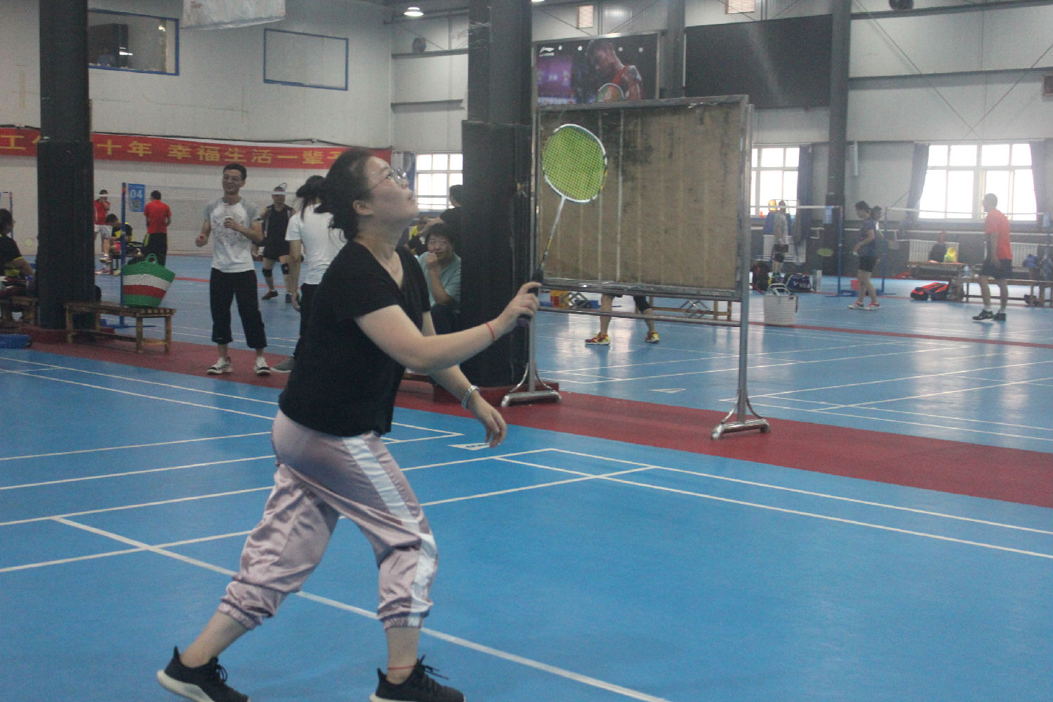 億誠第四屆&ldquo;團(tuán)結(jié)杯&rdquo;羽毛球比賽