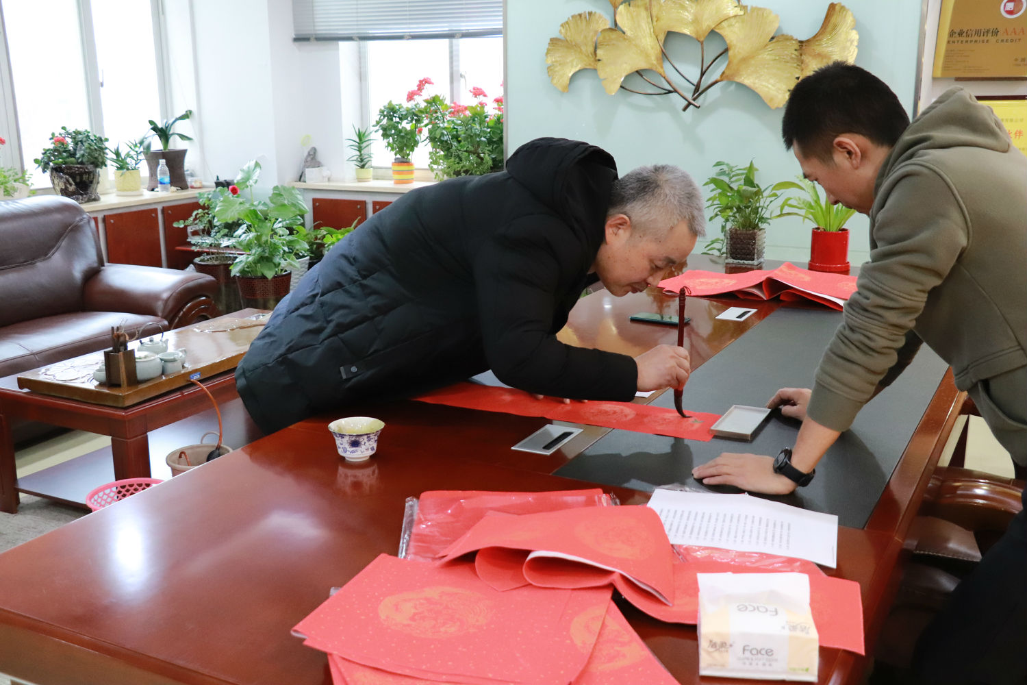 歡樂迎春納千祥，翰墨飄香送萬福